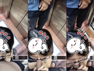 Em sgbb bú mút trong thang máy thì có người lạ vô em-sgbb-bu-mut-trong-thang-may-thi-co-nguoi-la-vo